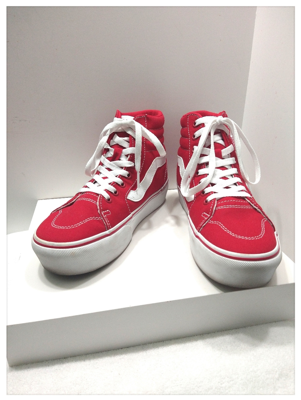 Vans 'SK8-HI' Women's High Top Skateboarding  Sneakers - Size 7.5